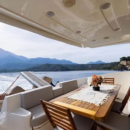 Ea Antalya Yatch Botel