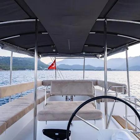 Ea Antalya Yatch 보트호텔 케메르